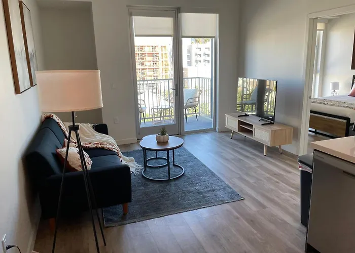 Elegant Retreat In The Heart Of La, Discover Your Lavish Hideaway