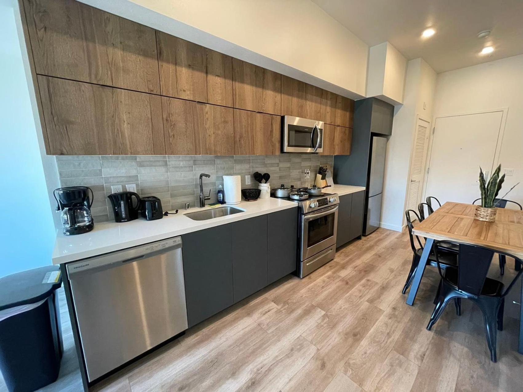 Elegant Retreat In The Heart Of La, Discover Your Lavish Hideaway